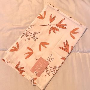 Decocrated fall tea towel